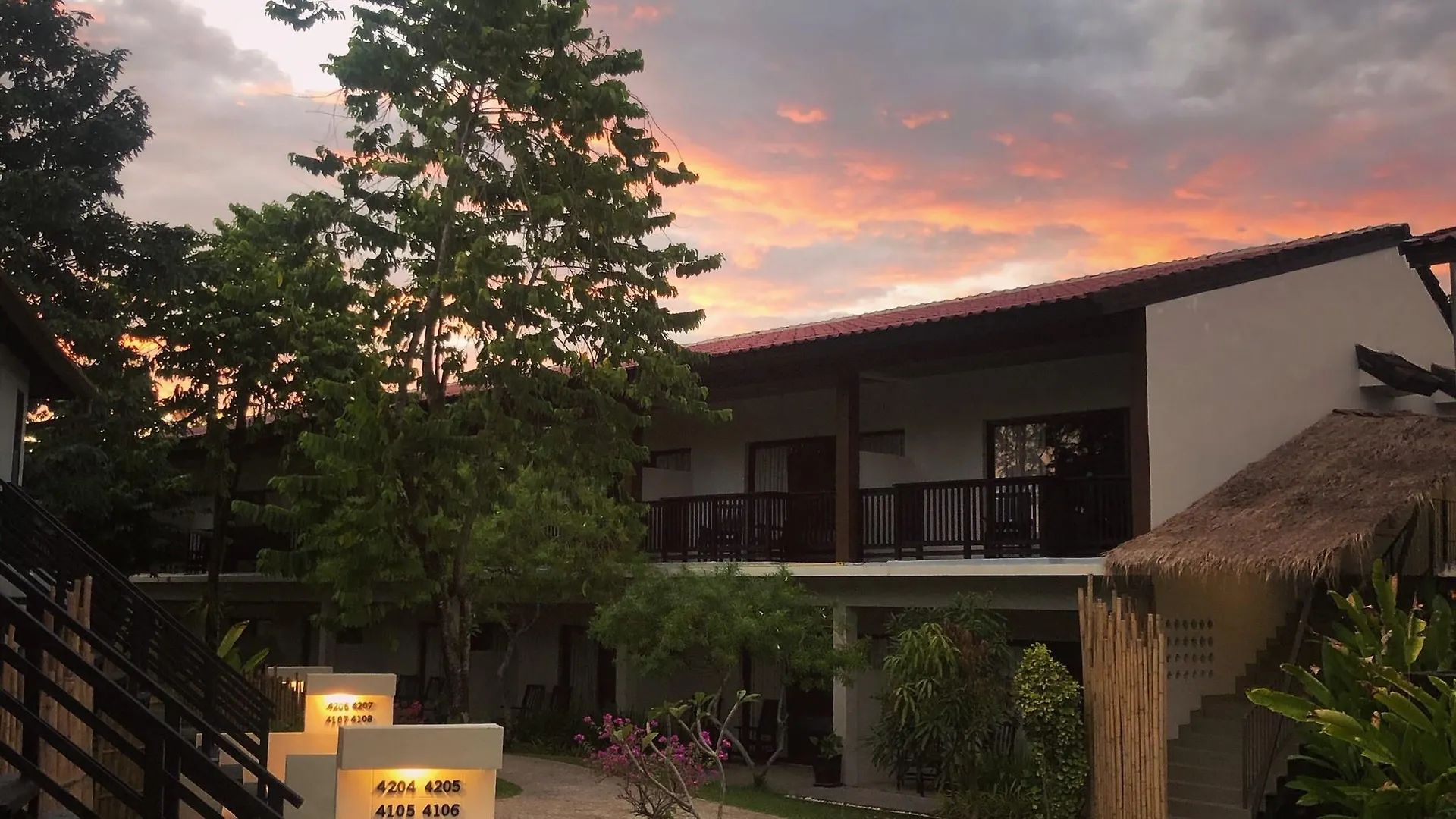 Palm Galleria Resort Кхаулак
