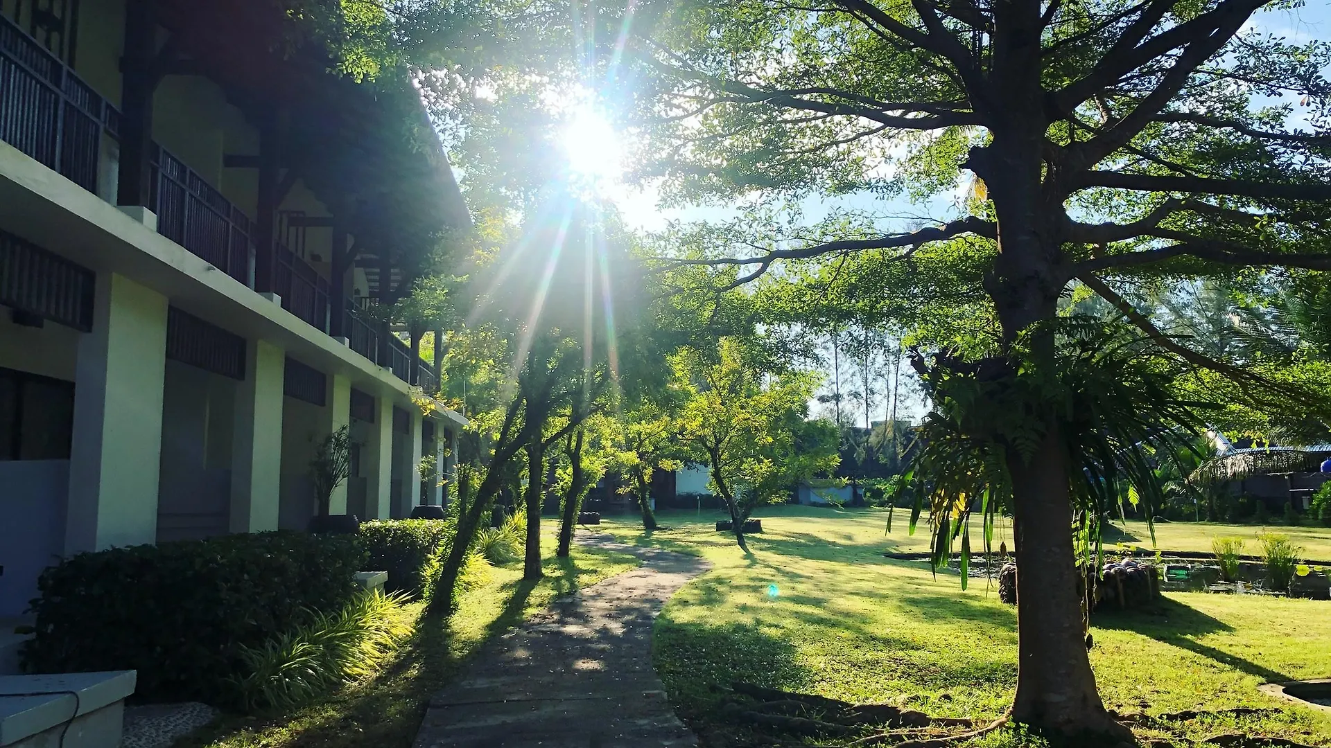 Palm Galleria Resort Кхаулак