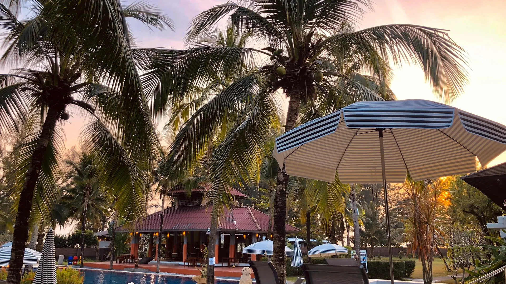 Palm Galleria Resort Кхаулак