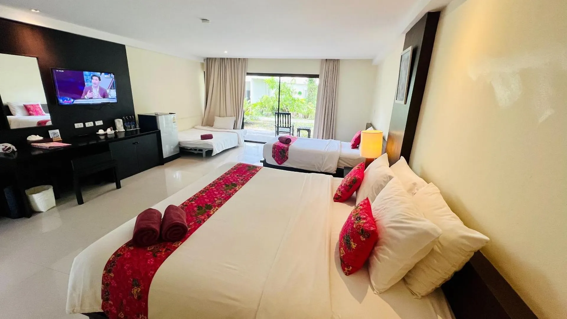 Palm Galleria Resort Кхаулак